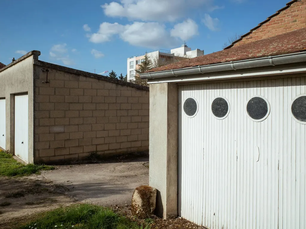 Acheter un garage pour le louer vaut-il vraiment le coup quand on débute en investissement immobilier ?