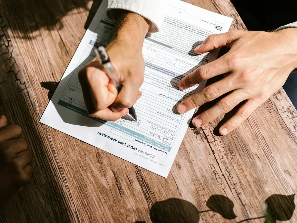 Co emprunteur, se désolidariser d'un crédit après une séparation : étapes, lettres, coûts et solutions en cas de refus